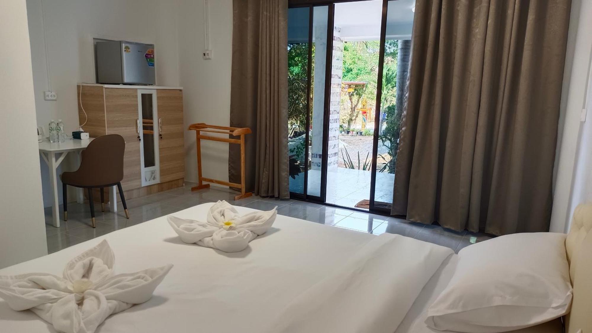 Batikseafood Airport & Room Ban Bo Sai Klang Extérieur photo